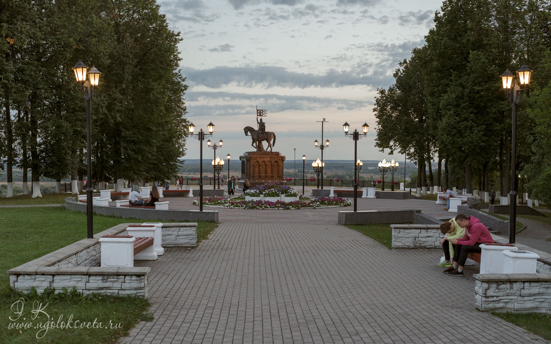 Памятник князю Владимиру на закате